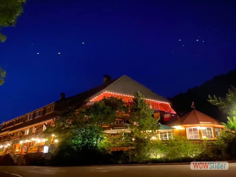 Hotel Hirschen bei Nacht